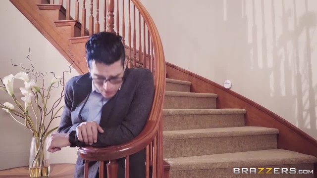 Грудастая блондинка даёт урок смачного траха молодому студенту - #2