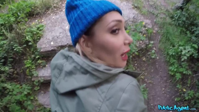 Молодая блондинка на улице сосёт толстый елдак нового знакомого - #4