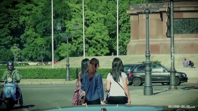 Рыжая бабища с большими буферами прыгает на члене мужика в машине - #1