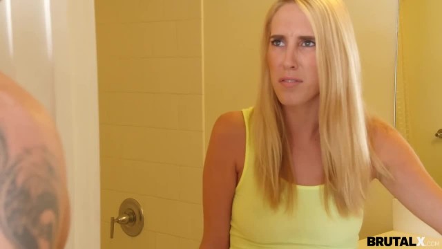 Сисястая блондинка за плохое поведение смачно оттрахана в анал качком - #1